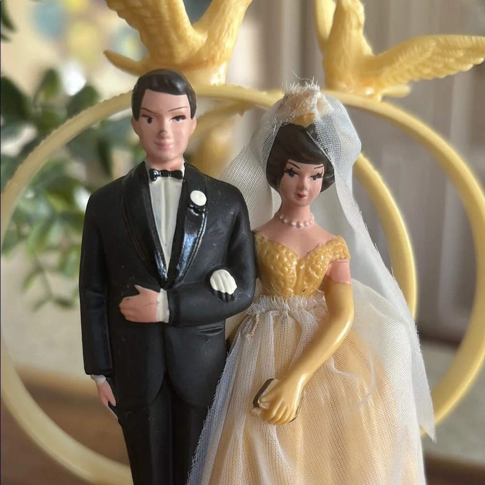 Vintage 1940’s/1950’s Elegant Wedding Cake Topper with Doves